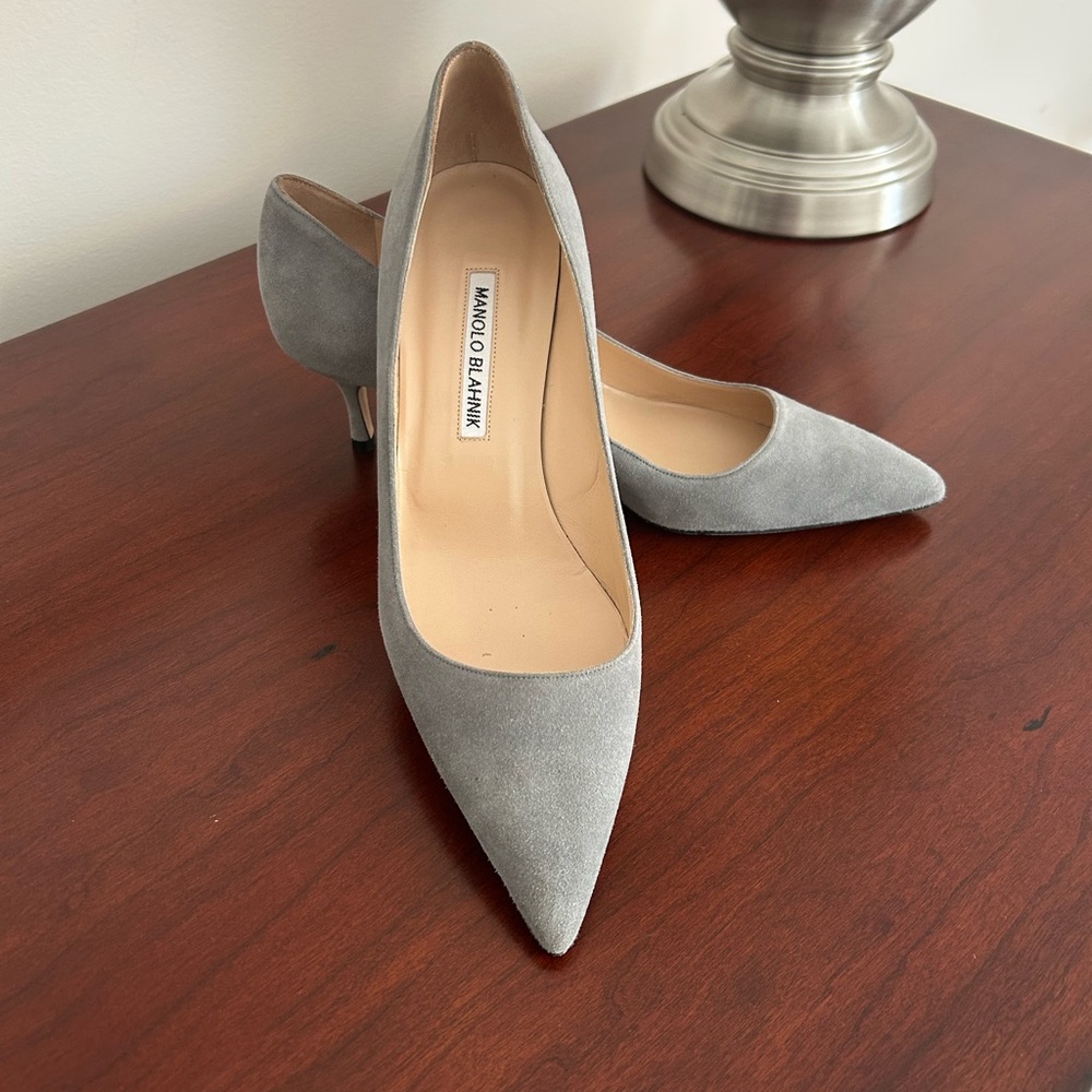 Manolo Blahnik Gray Suede Heels Elegant Pointed-Toe Pumps